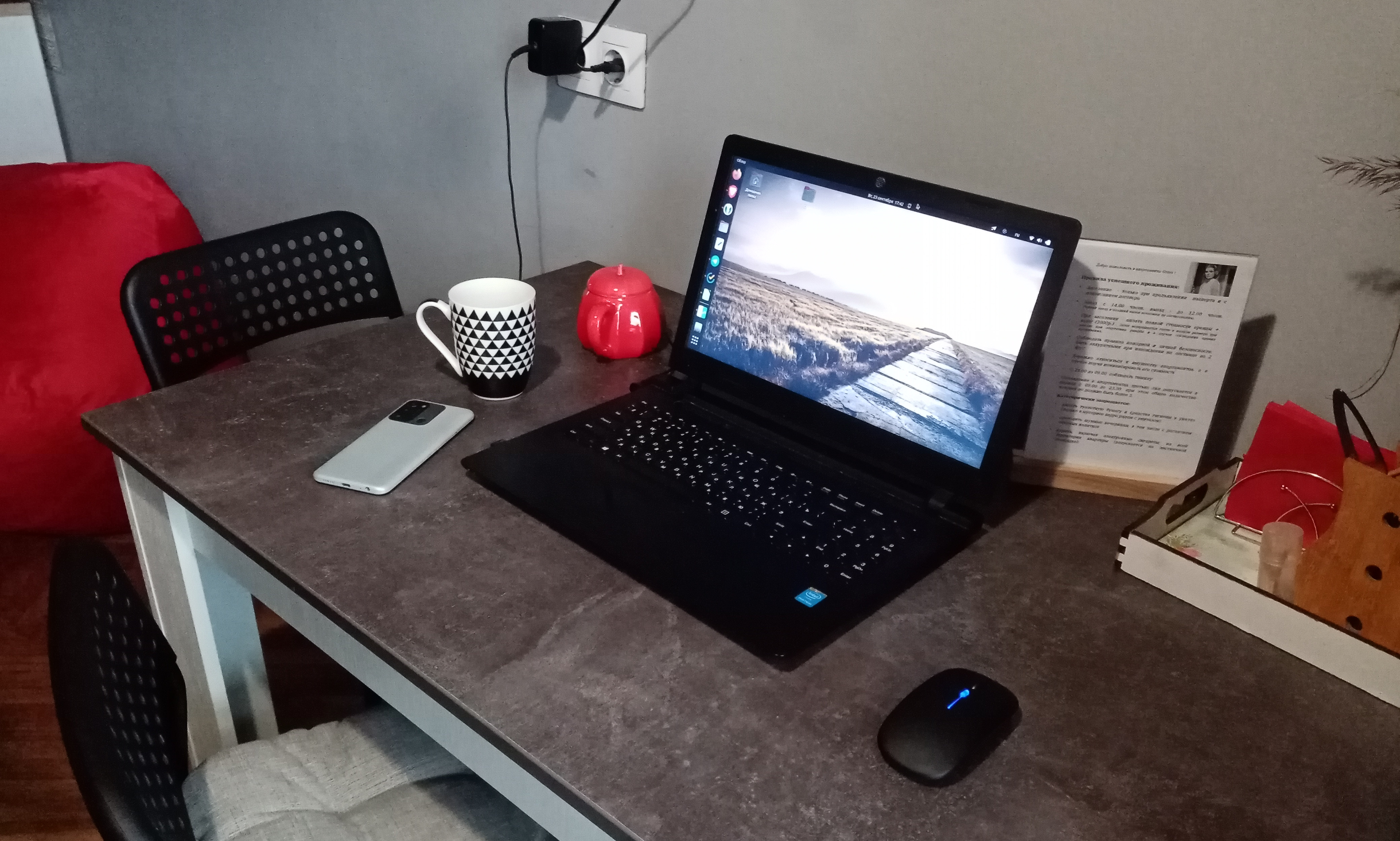 В квартире посуточно для командировочных есть удобное рабочее место Квартиры посуточно для командировочных, удобное рабочее место