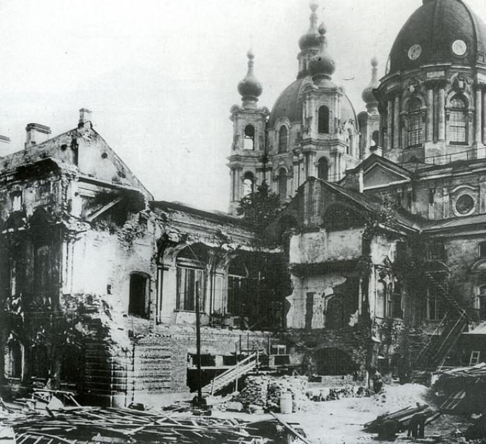 Историческое фото блокадного храма в осаждённом Ленинграде